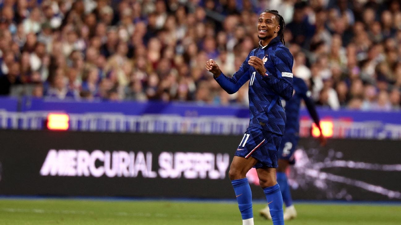 Dans l'Objectif : Les 4 Clichés Brûlants qui Révèlent le Choc France-Italie et le Baptême du Feu de Zidane